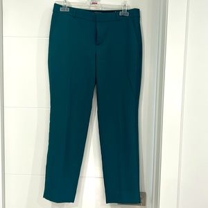 Ankle length hunter green Banana Republic factory trouser. Officecore & on trend